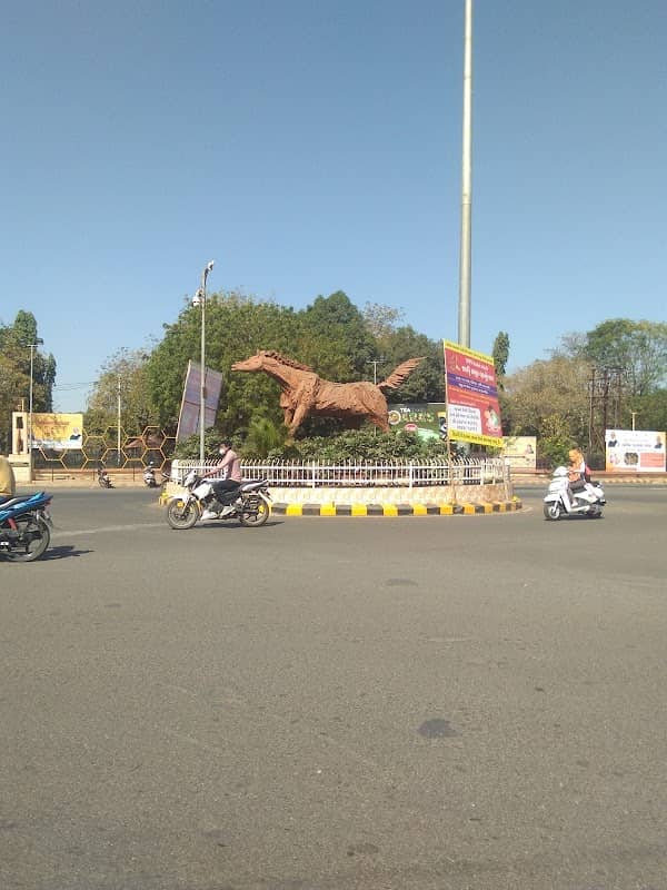 Statue of Horse - Image 2