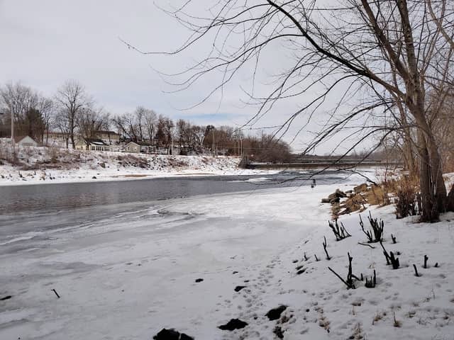 Riverside Park - Image 1