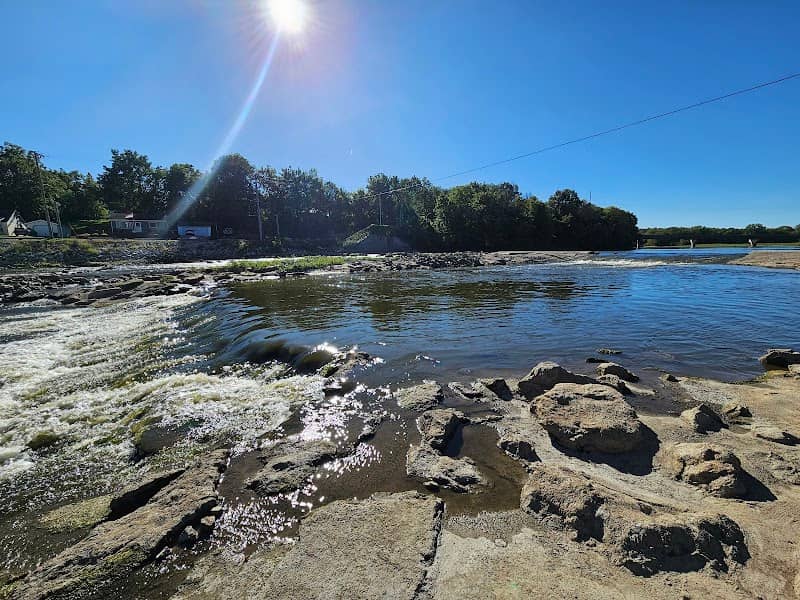 Riverside Park - Image 2