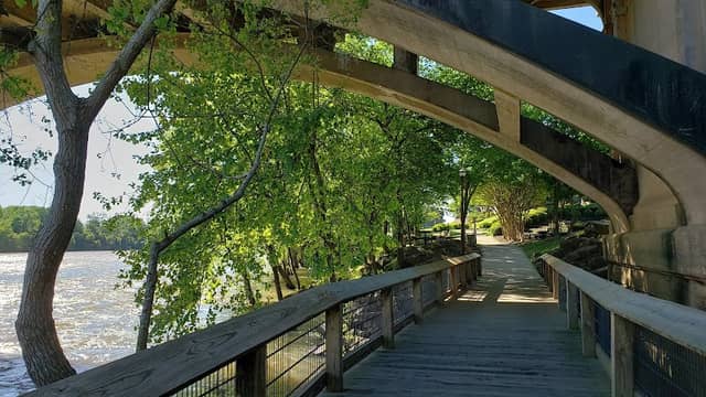 West Columbia Riverwalk Park and Amphitheater - Image 2