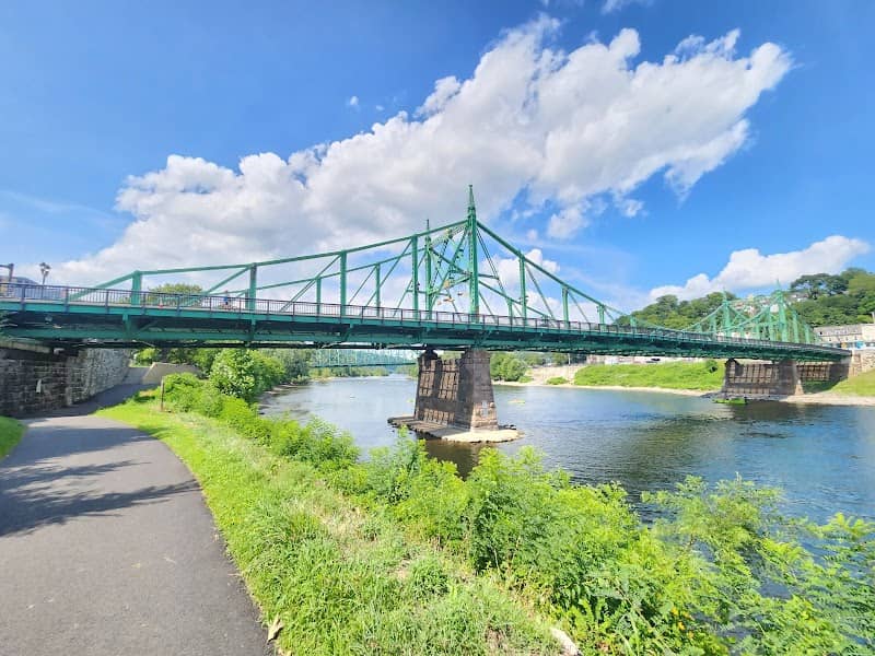 Riverside Park - Image 2