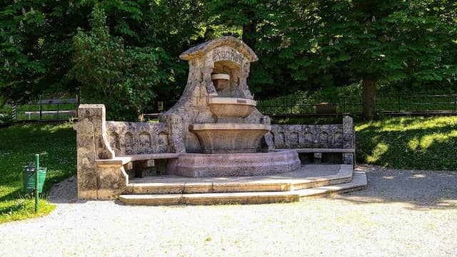 Schiller Park - Image 1