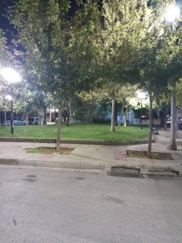 Πλατεία Ανώνυμων Ηρώων - Image 1