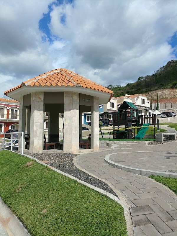 Parque Villa Los Jazmines - Image 1