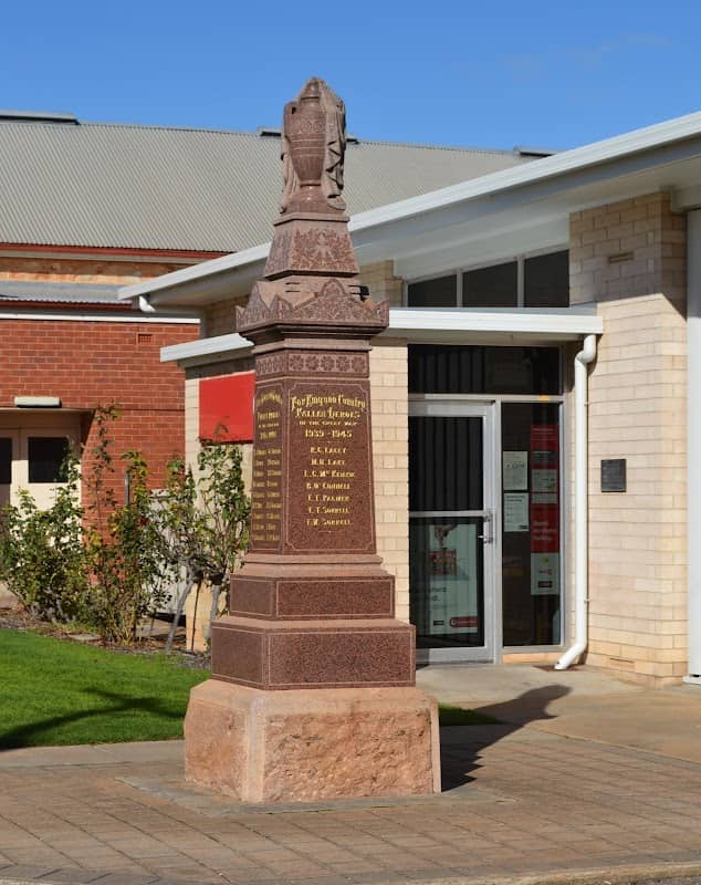 Soldiers memorial - Image 1