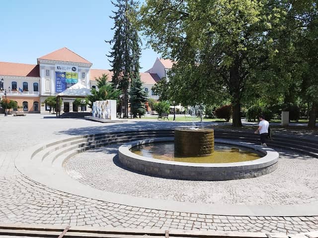 Szökőkút - Image 1