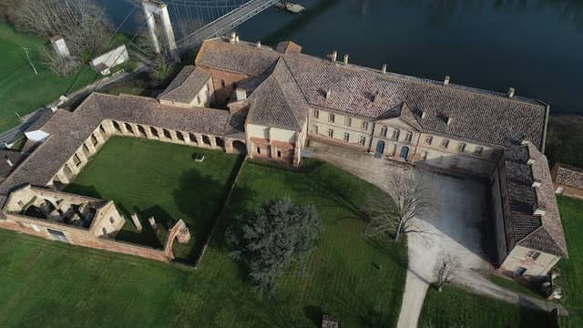 Belleperche Abbey - Image 1