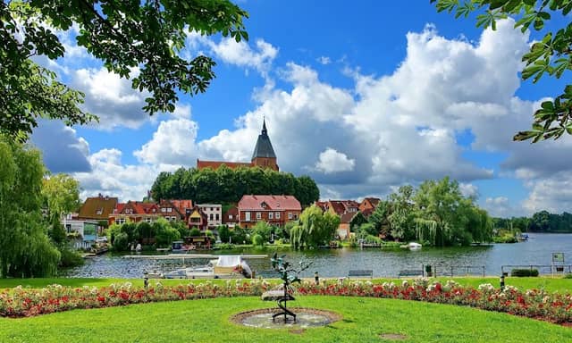 Erholungs Park - Image 1