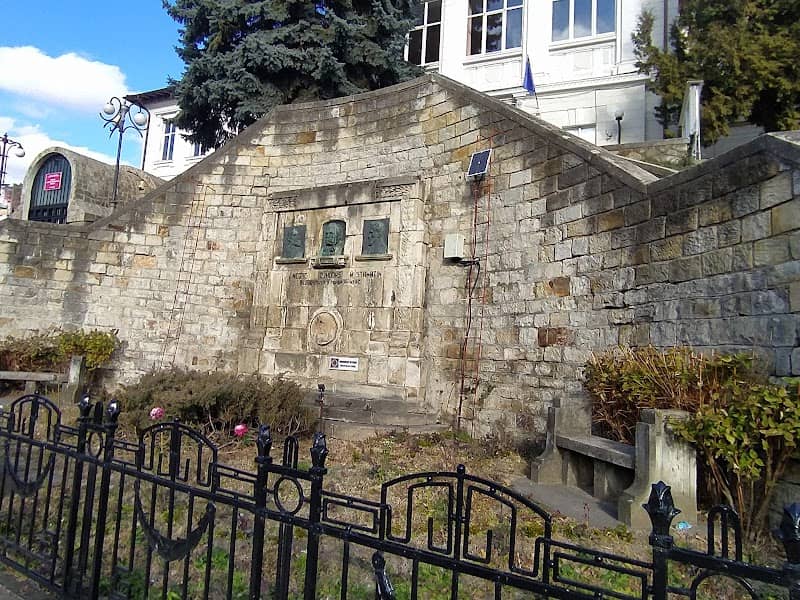 Monument I. Negre, C. Hogaș, M. Stamatin - Image 1