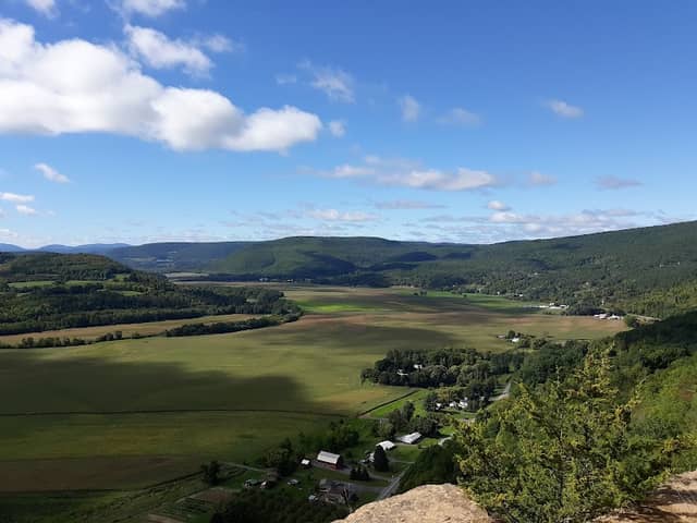 Vroman's Nose Hiking Trail - Image 2