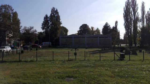 Dog park - Image 1
