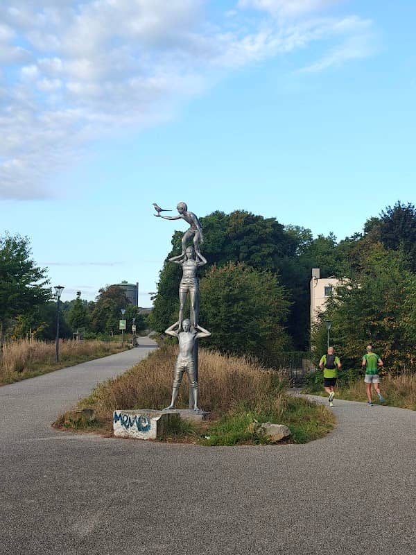 Totem with magpie - Image 1
