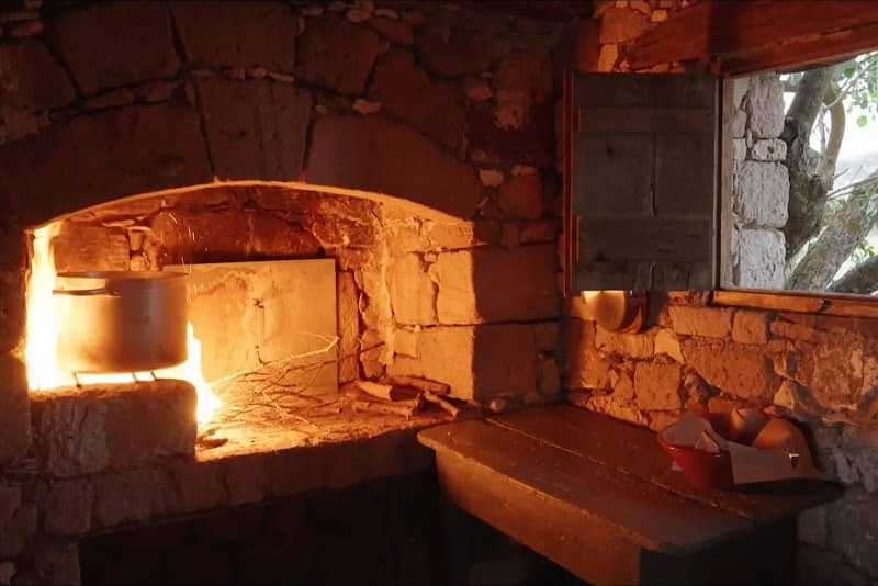 Fournospito Milos - Image 1
