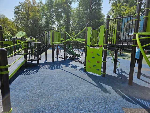 Lion's Park - Image 1