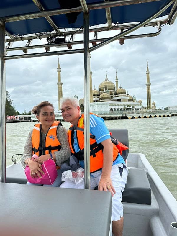 Zam Apeq boat ride - Image 1