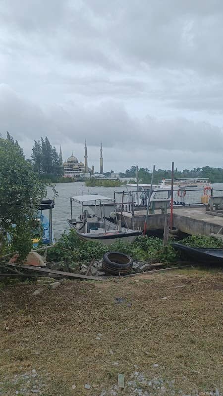 Zam Apeq boat ride - Image 2