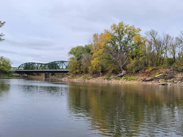 Riverside Park - Image 1