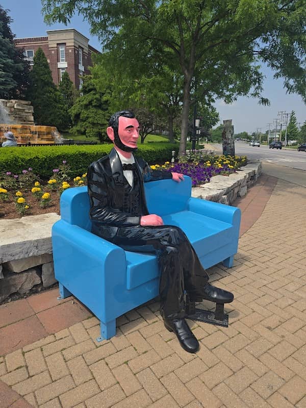 Sitting Abe Lincoln - Image 1