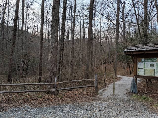 Gravel Parking Lot Trailhead To Tom's Falls Trail - Image 2
