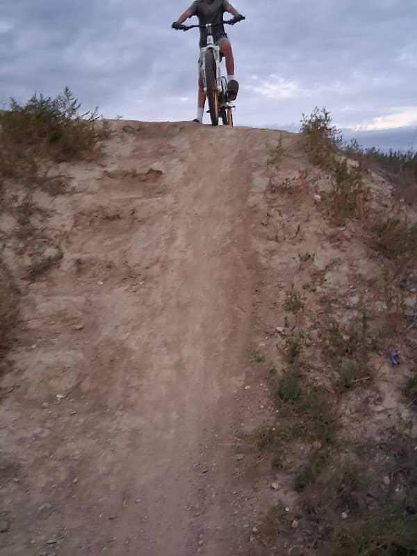 The dirt hills - Image 2