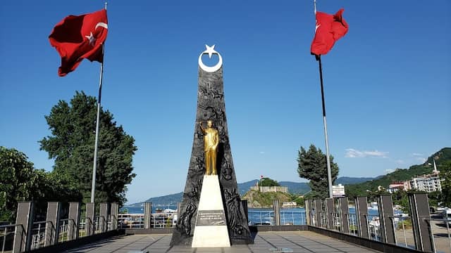 Atatürk Anıtı - Image 2