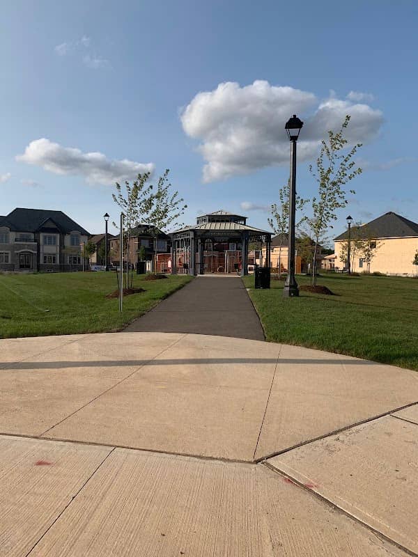 Bowbeer Parkette - Image 1