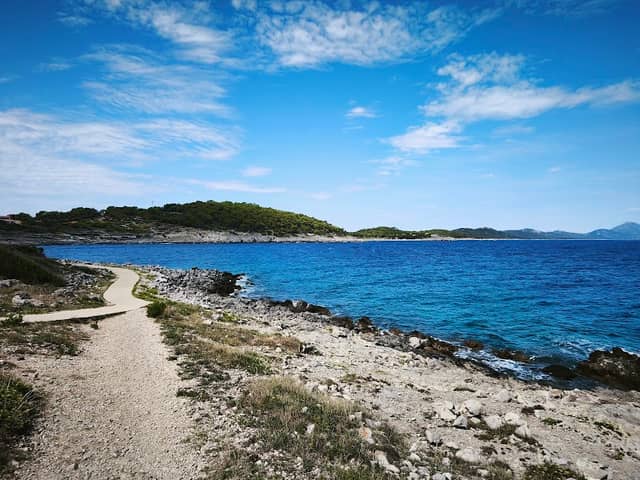 Plaža na kamenu - Image 1