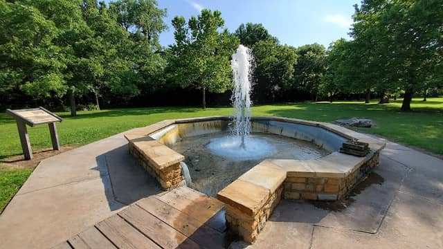 Vendome Well & Flower Park - Image 1