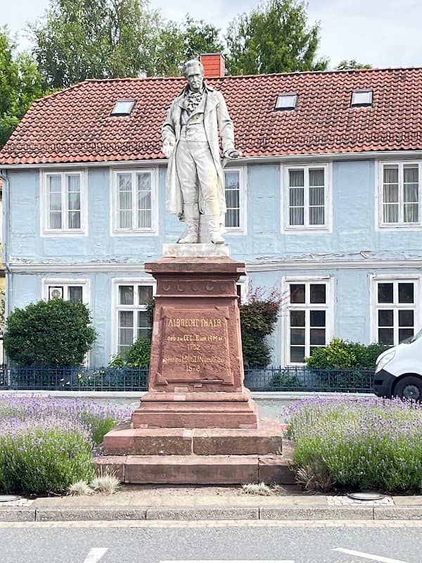 Albrecht-Thaer-Denkmal - Image 1