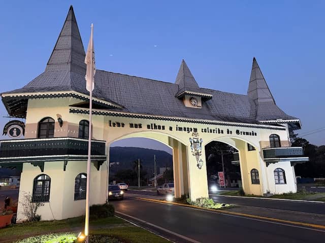 Pórtico Gramado via Taquara - Image 1