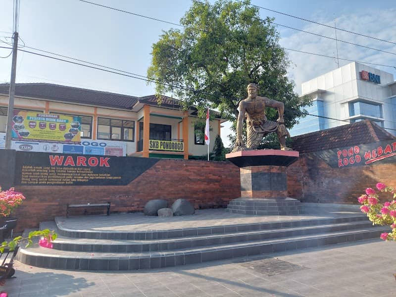 Monumen Warok - ꦩꦺꦴꦤꦸꦩꦺꦤ꧀ꦮꦫꦺꦴꦏ꧀ - Image 2