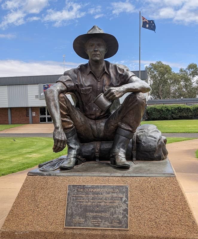 Cunnamulla Fella Statue - Image 1