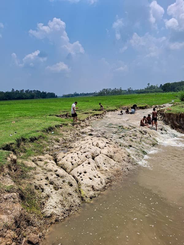 Dhandhaniya mini waterfall - Image 1