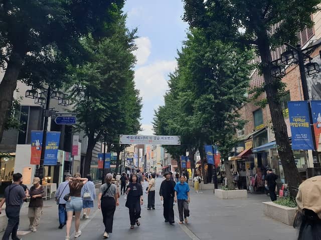 Insadong-gil Street - Image 1