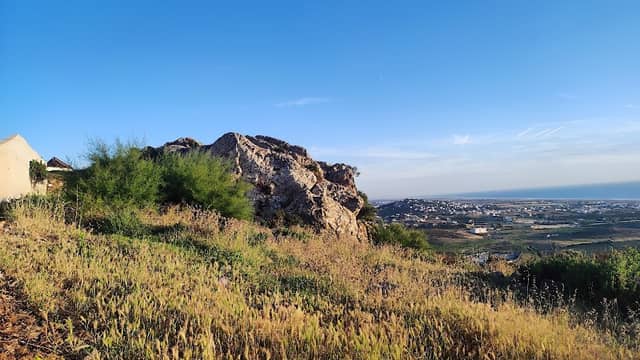 حجرة مديونة - Image 1