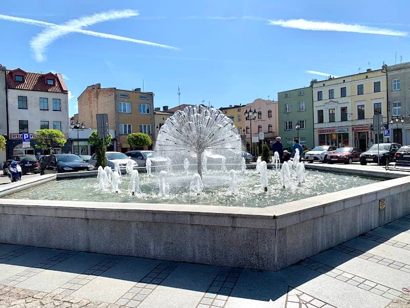 Rynek z fontanną - Image 1