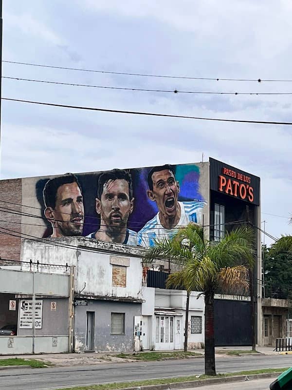 Mural Messi · Rodríguez · Di María - Image 1