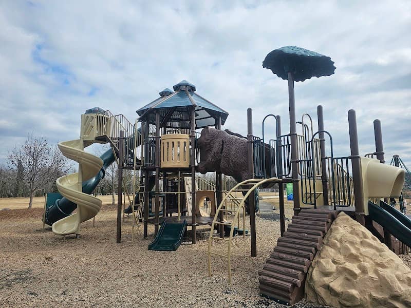 Festival Park Outdoor Waterpark - Image 1