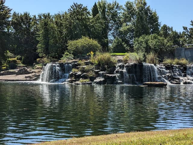Papa Johns Park Waterfall - Image 1