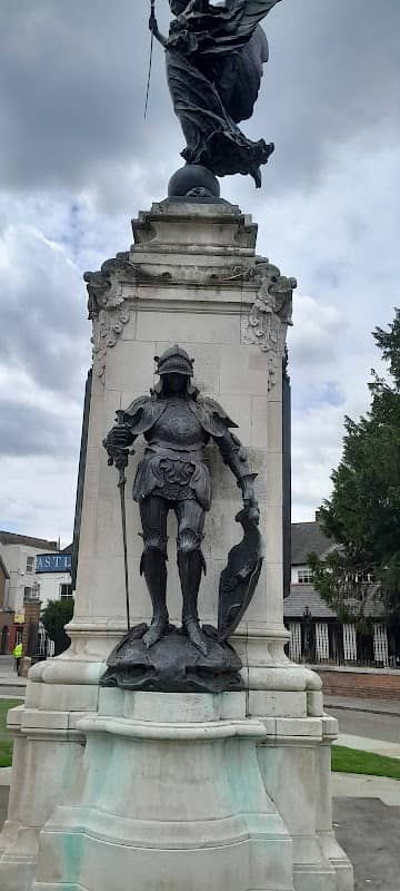 Colchester War Memorial - Image 2