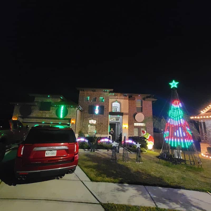 Broussard Family Holiday Lights - Image 2
