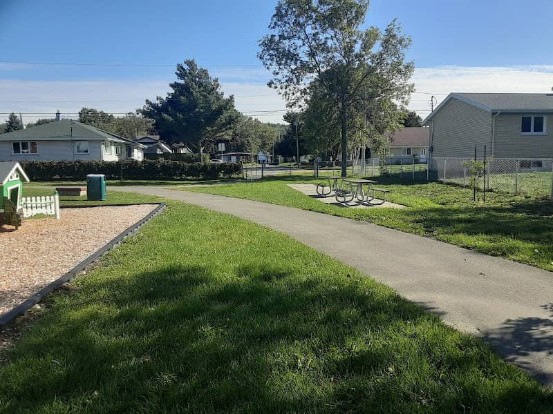 Des Balancines Park - Image 2