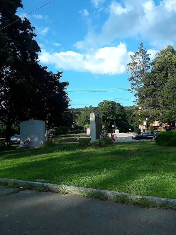 Chelsea Monuments - Image 1