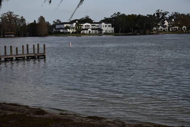 Dinky Dock Park - Image 1