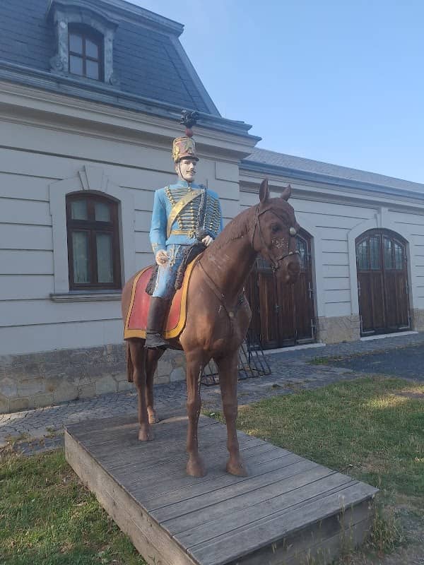 Lovashuszár-szobor - Image 1
