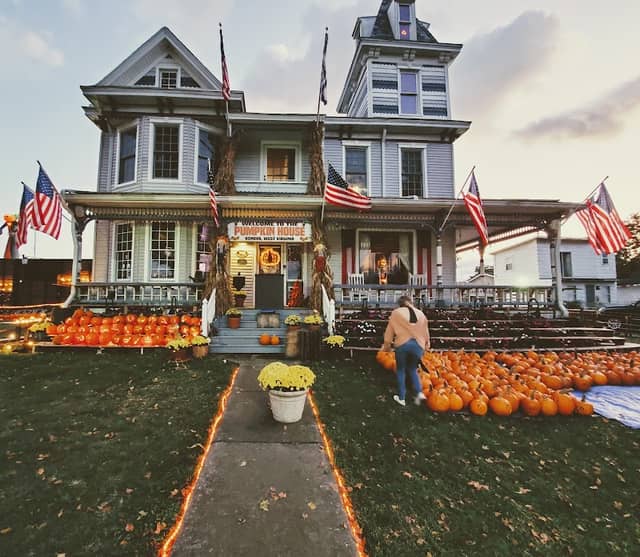 Kenova's Pumpkin House - Image 2