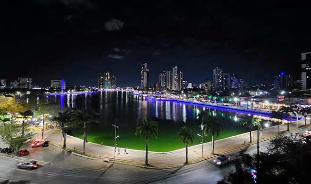 Vista parcial das margens do Açude Velho e arredores - Image 1