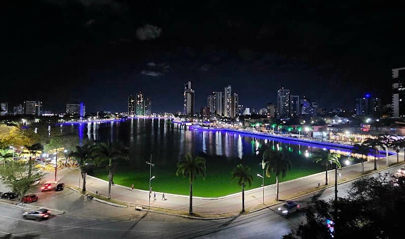 Vista parcial das margens do Açude Velho e arredores - Image 1