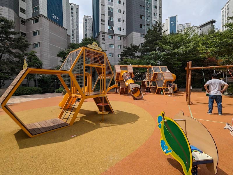 Teduri Children's Park - Image 1