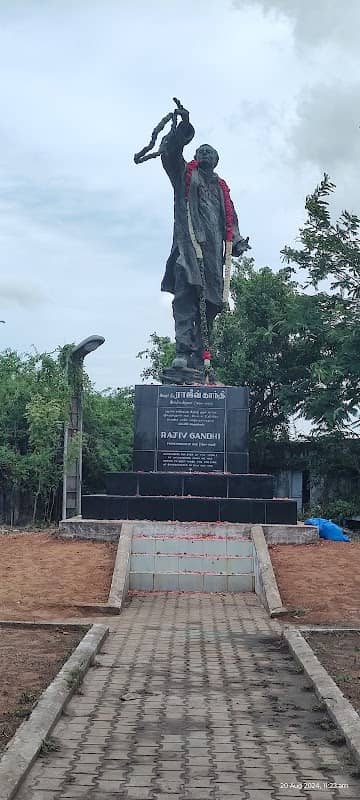 Rajiv Gandhi Statue, Rajiv Puram - Image 2